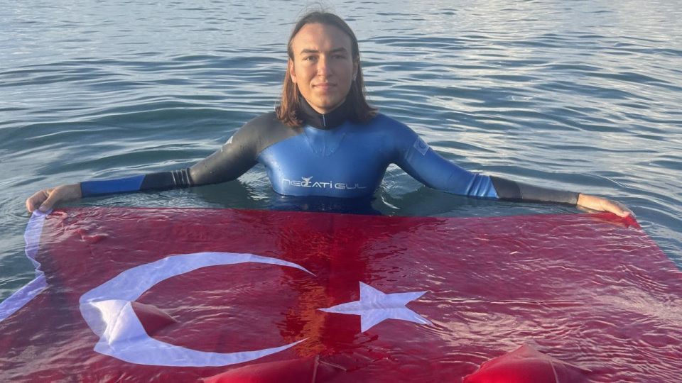 Serbest dalış sporcusu Necati Gül Türkiye rekorunu geliştirdi